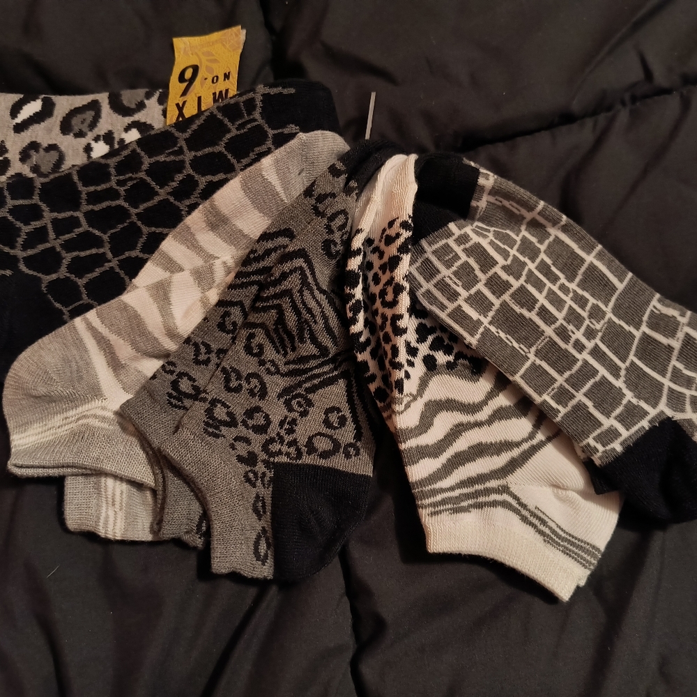 NWT girls / women's ankle socks. 6 PAIRS